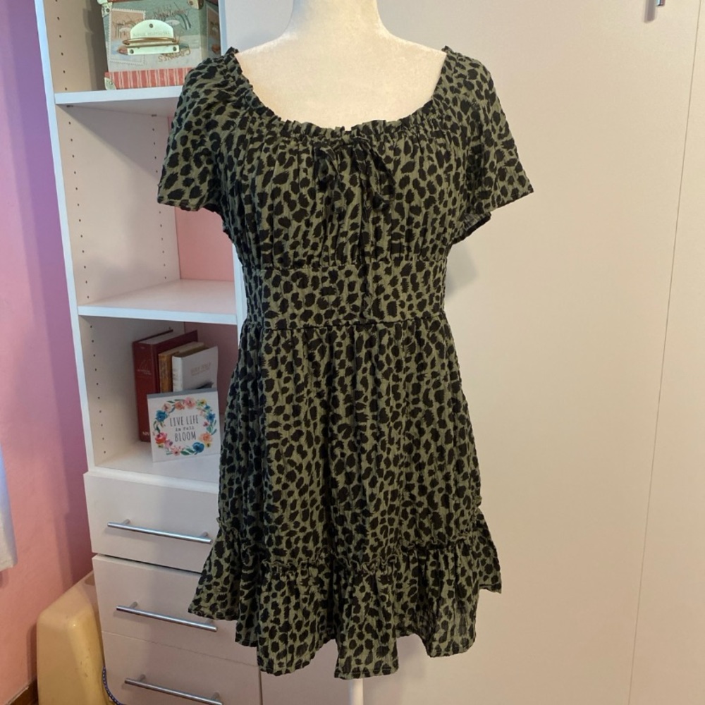 Mi Ami | Olive Green Leopard Print Peasant Dress Ruffle Hem Size Large